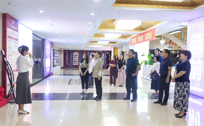 标题:重庆市委统战部副部长吴萍一行莅临蒙云科技参观调研
浏览次数:2995
发表时间:2024-08-22