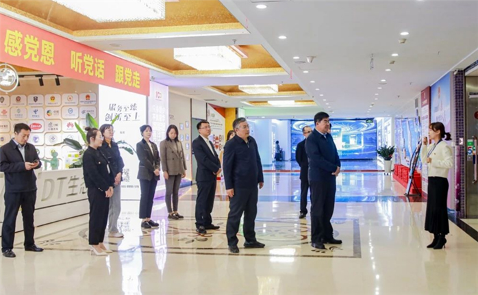 标题:自治区政协提案委员会分党组书记、主任杨蔚东一行莅临蒙云科技参观调研
浏览次数:3191
发表时间:2024-10-10